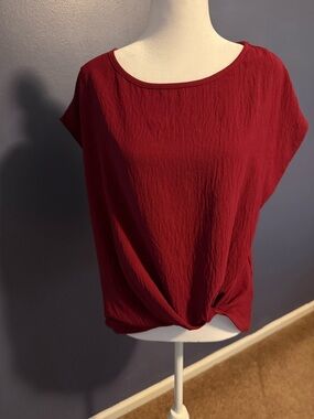 River Twist-Front Top